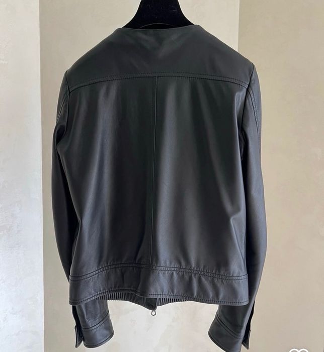 Шкіряна жіноча куртка Valentino