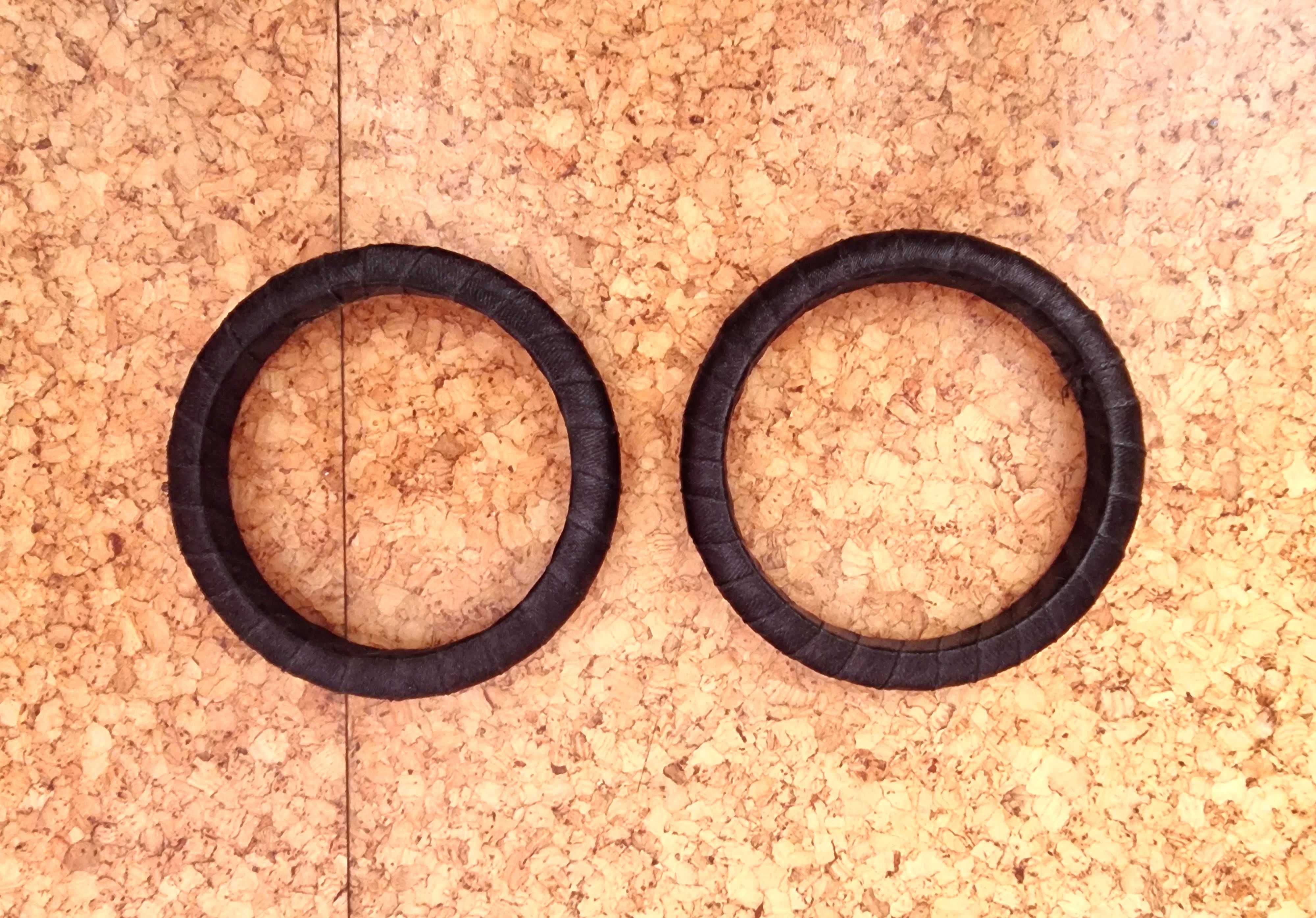 Conjunto de duas pulseiras pretas