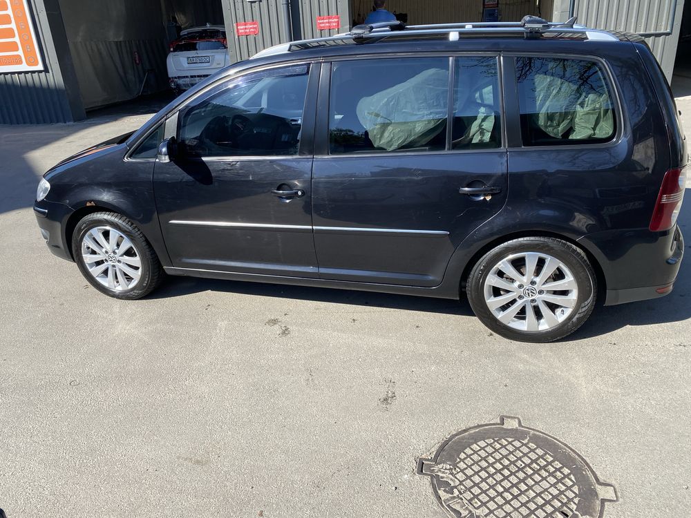 Volkswagen Touran 2008 2.0 tdi АКП DSG