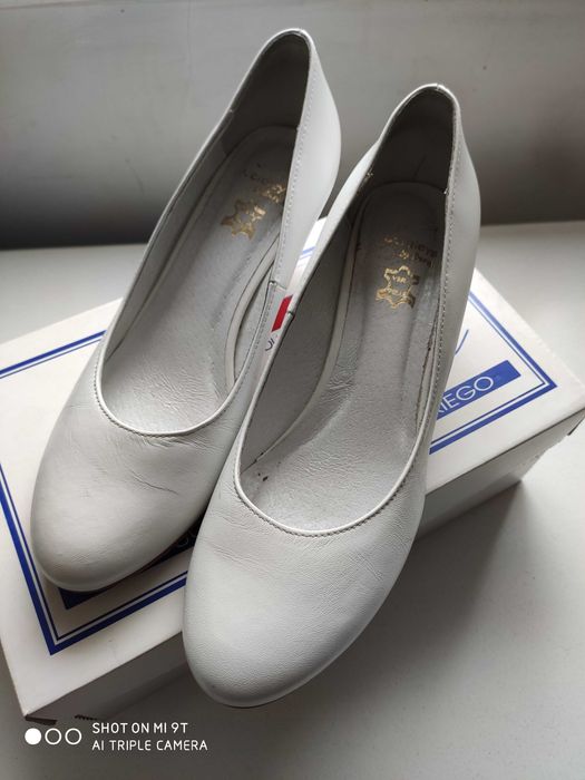 Buty ślubne białe ze skóry na niskim obcasie r. 38