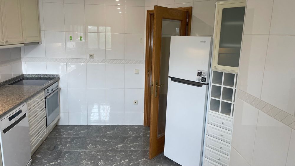 Apartamento T1+1 Madalena em condomínio fechado.