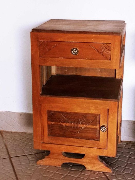 Mesa de Cabeceira antiga