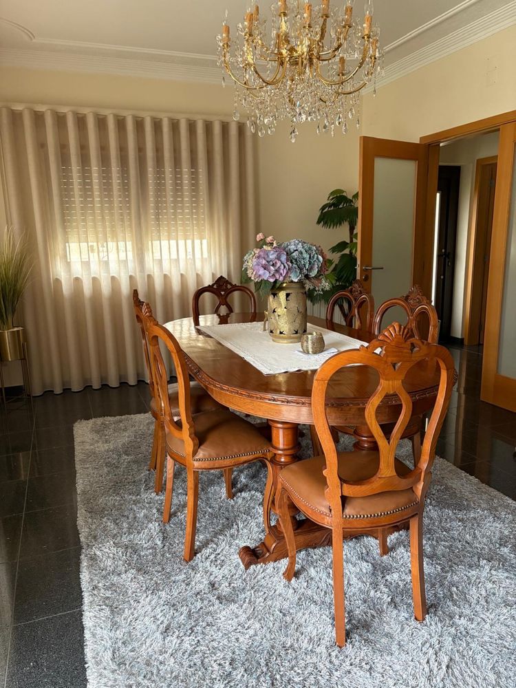 Conjunto Mesa E Armário Em Madeira