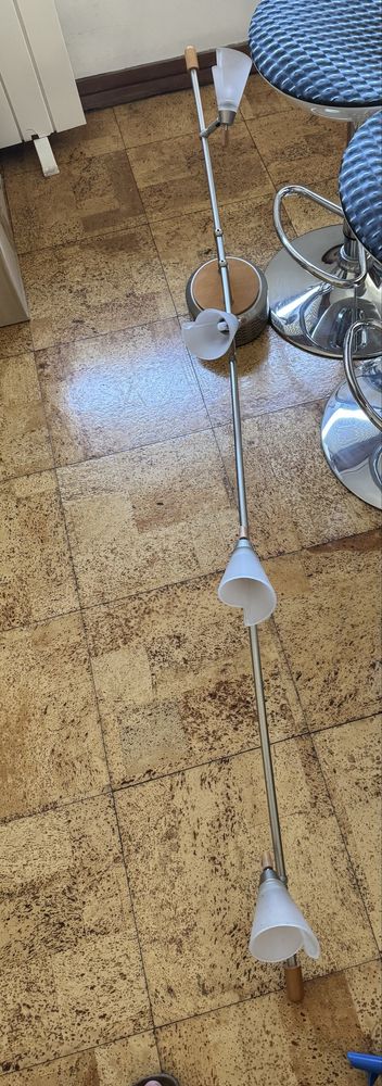 Candeeiro de tecto com quatro lampadas formato tulipas