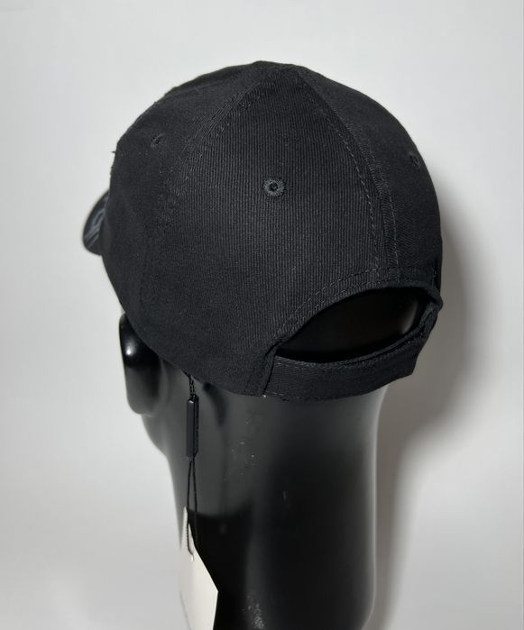 Кепка B balenciaga