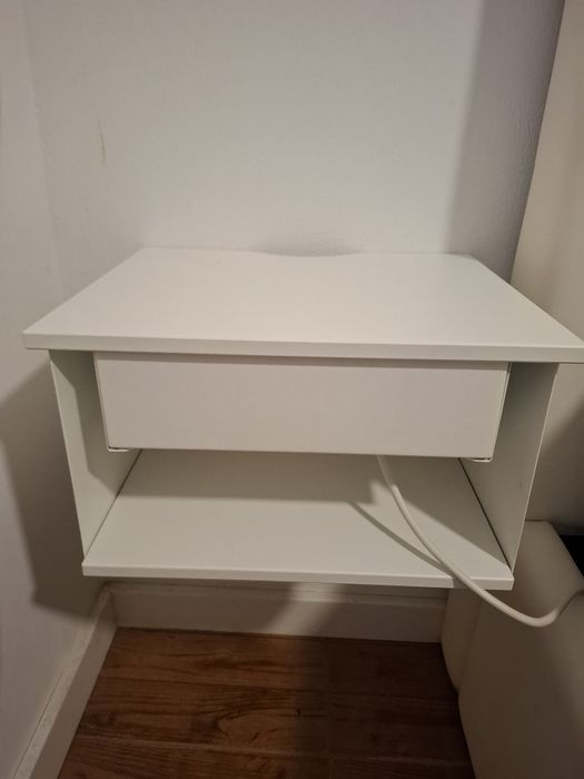 Mesa de cabeceira IKEA