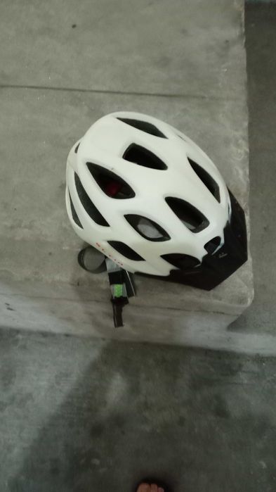 Bicicleta como nova mais capacete