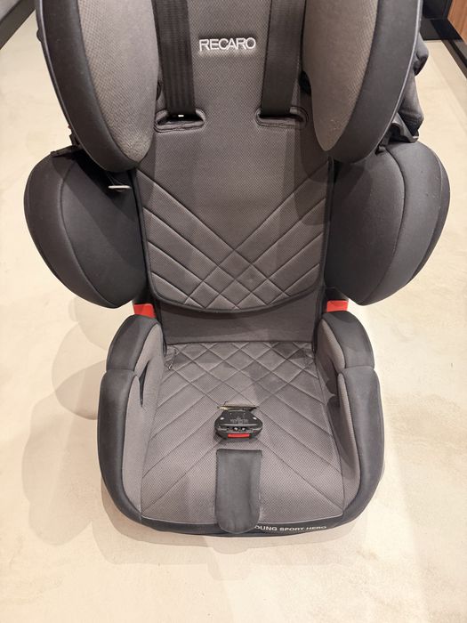Fotelik Recaro Young Sport Hero (9–36 kg)