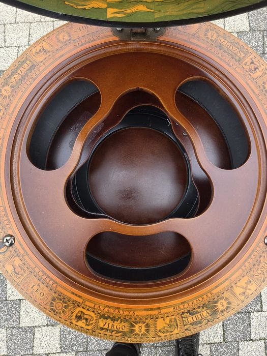 Barek mobilny w kształcie globusa podświetlany