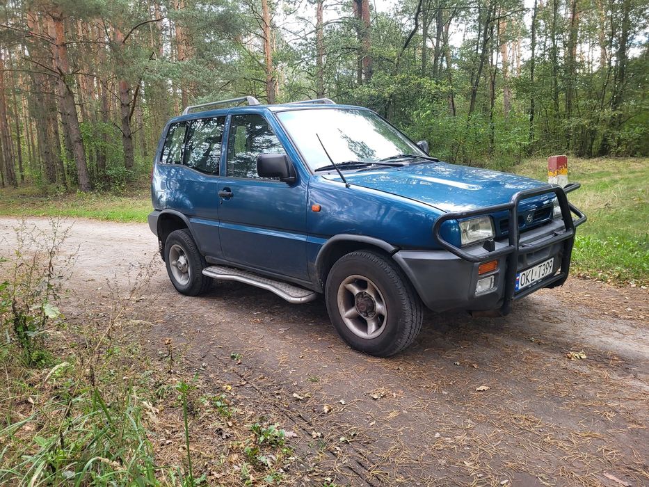 Nissan Terrano  2.4 benzyna