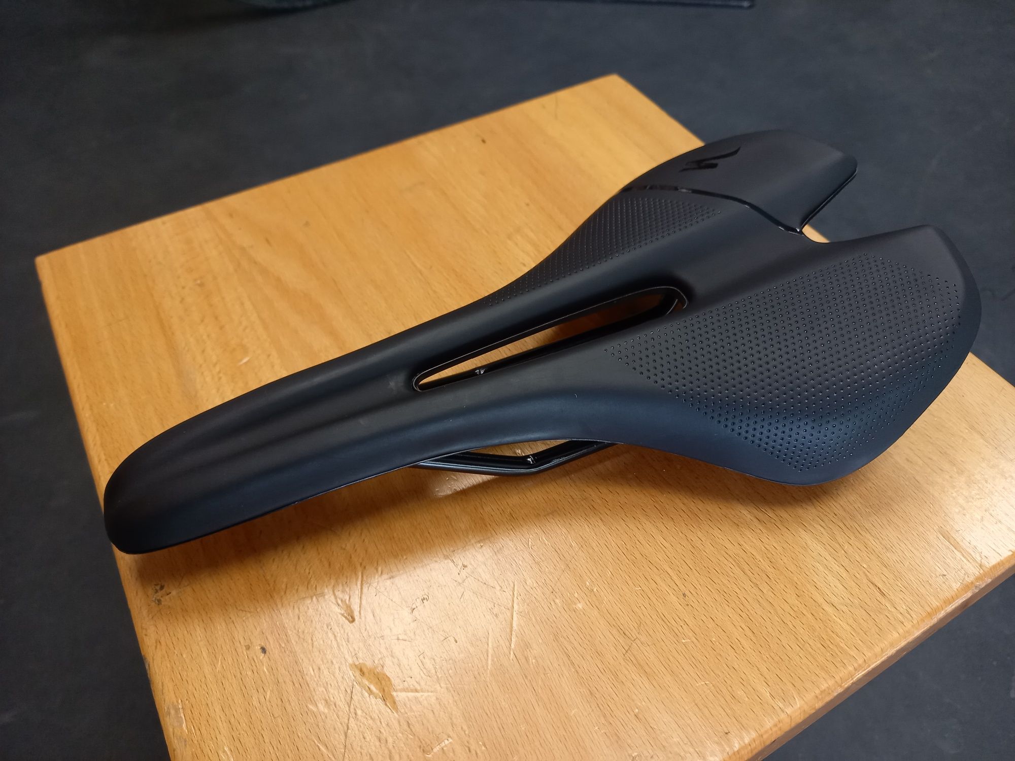 Siodełko Specialized Toupe Cro-mo 143mm  z nowego roweru!