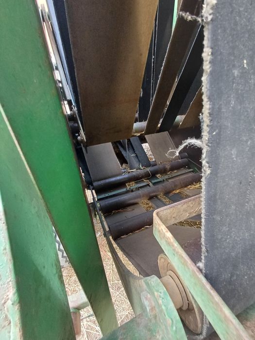 Vendo enfardadeira de rolos e volta fenos