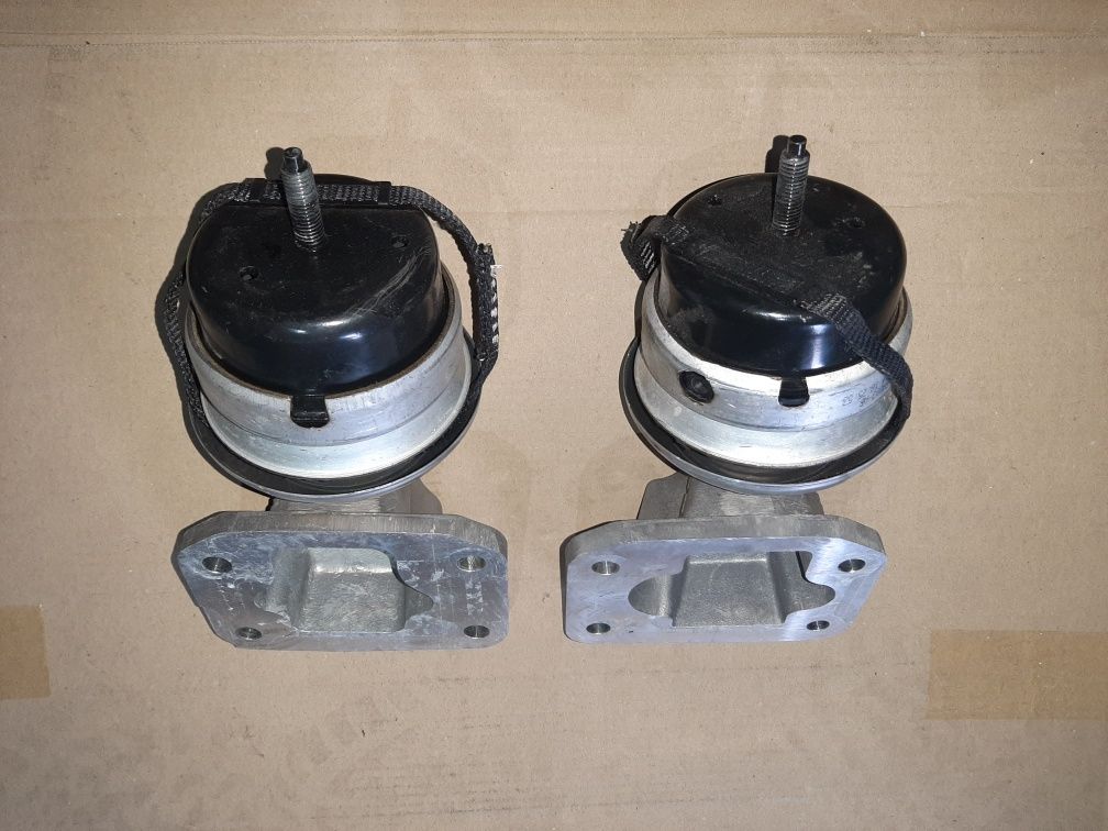 Lapa+poduszka silnika 6.0 v12 DB9 Aston Martin DBS