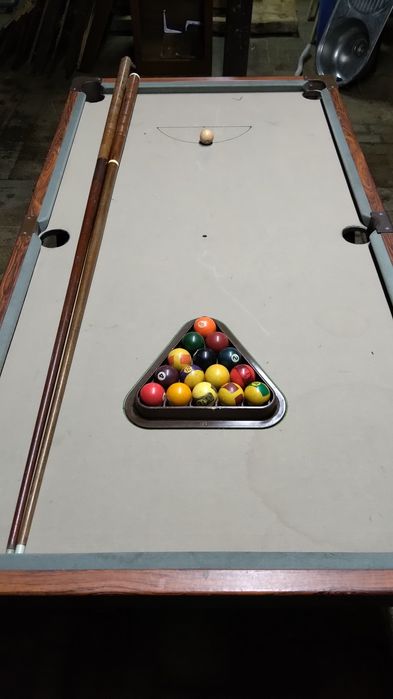 Pequena mesa de bilhar