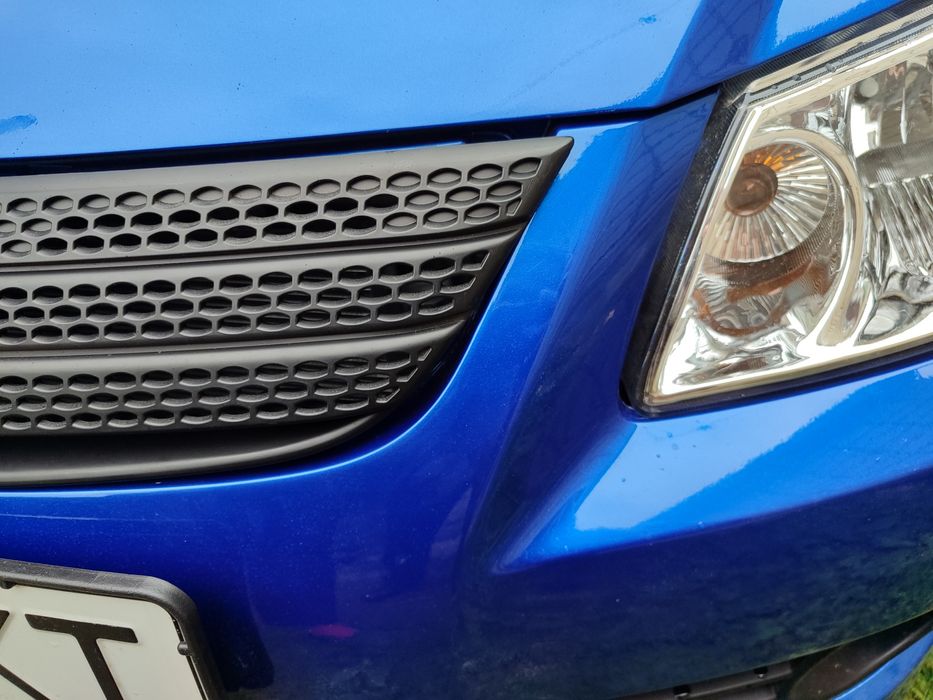 Решітка бампера до  Suzuki sx4 2008 року