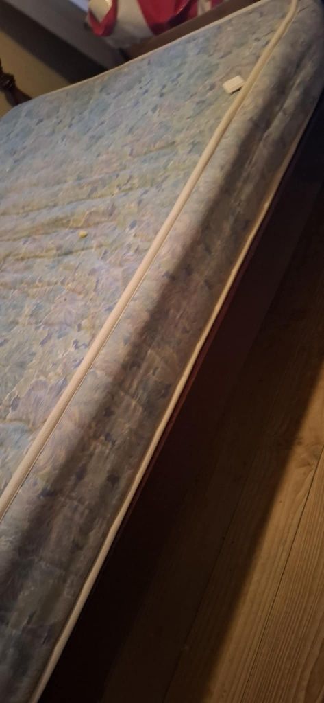 Cama de solteiro com colchão