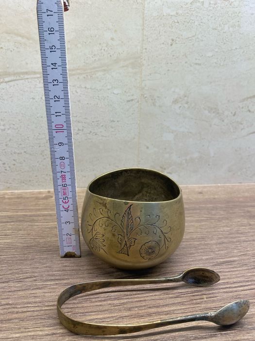 Cukiernica  ze szczypcami