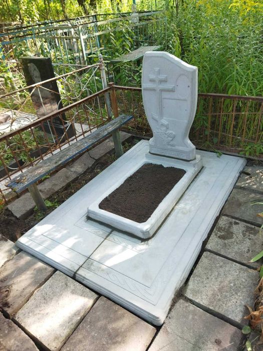 Памятники бетонные и гранитные