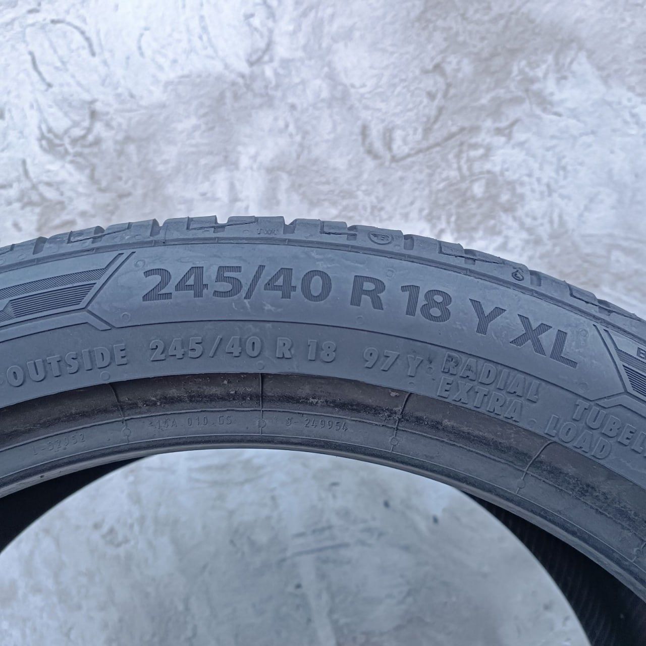 Комплект шин Barum Bravuris 245/40R18 Y XL