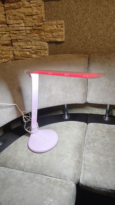 Лампа настільна рожева