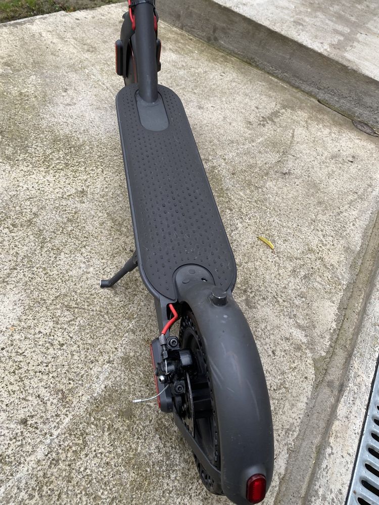Самокат Mi Electric Scooter Pro