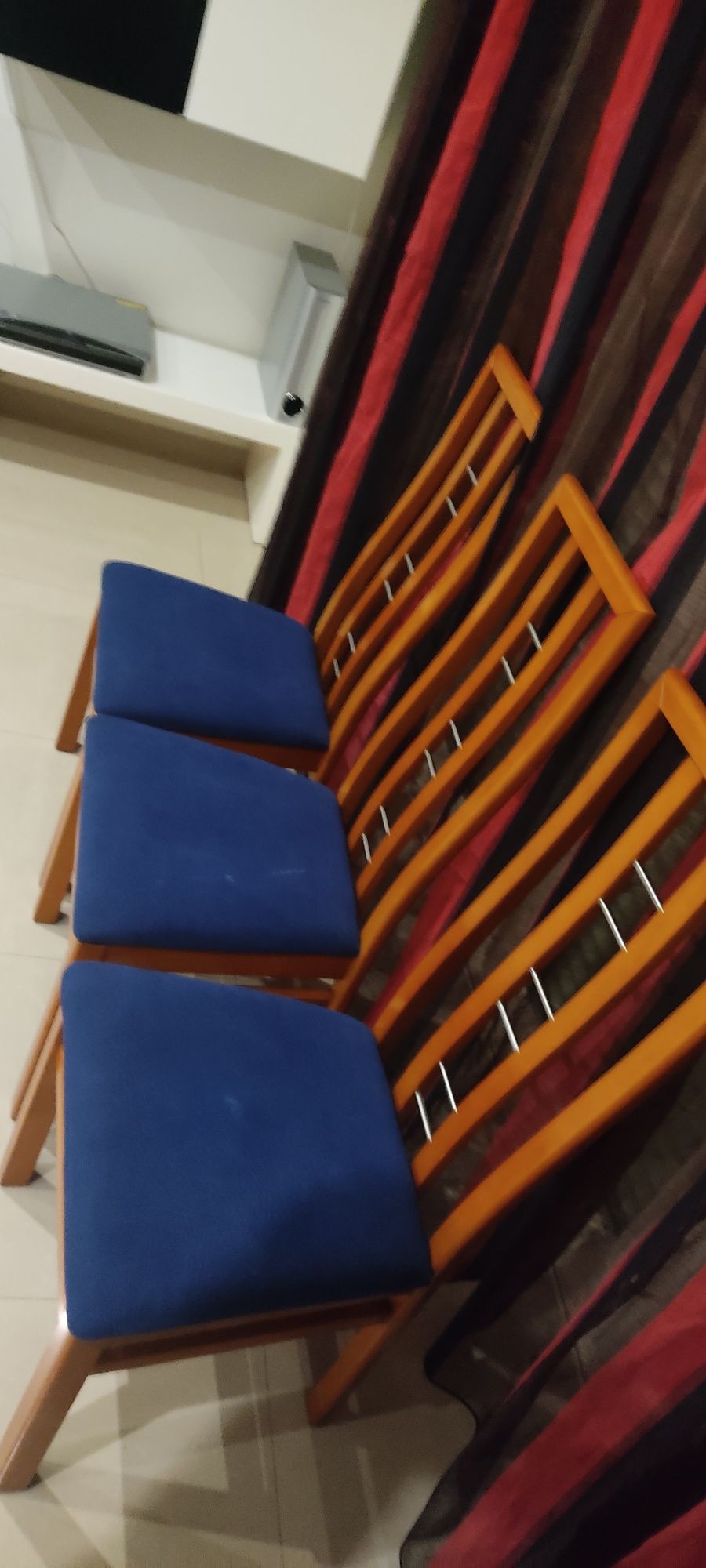 4 cadeiras de sala em cerejeira estufadas