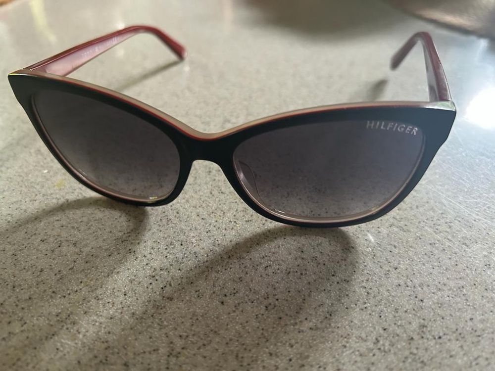 Okulary przeciwsloneczne Tommy Hilfiger