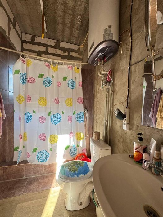 Продаю будинок біля ТРЦ Рівєра(210-023)