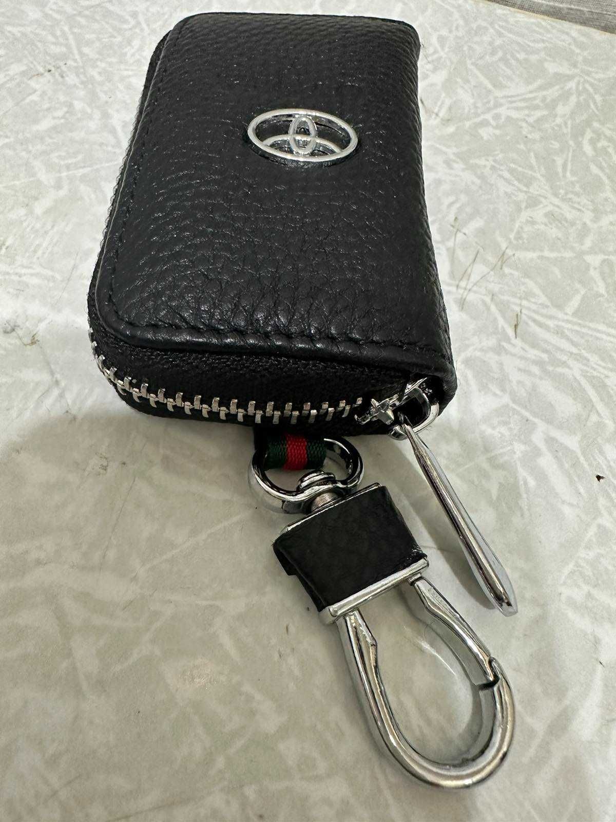Ключница (чехол) с логотипом авто Toyota