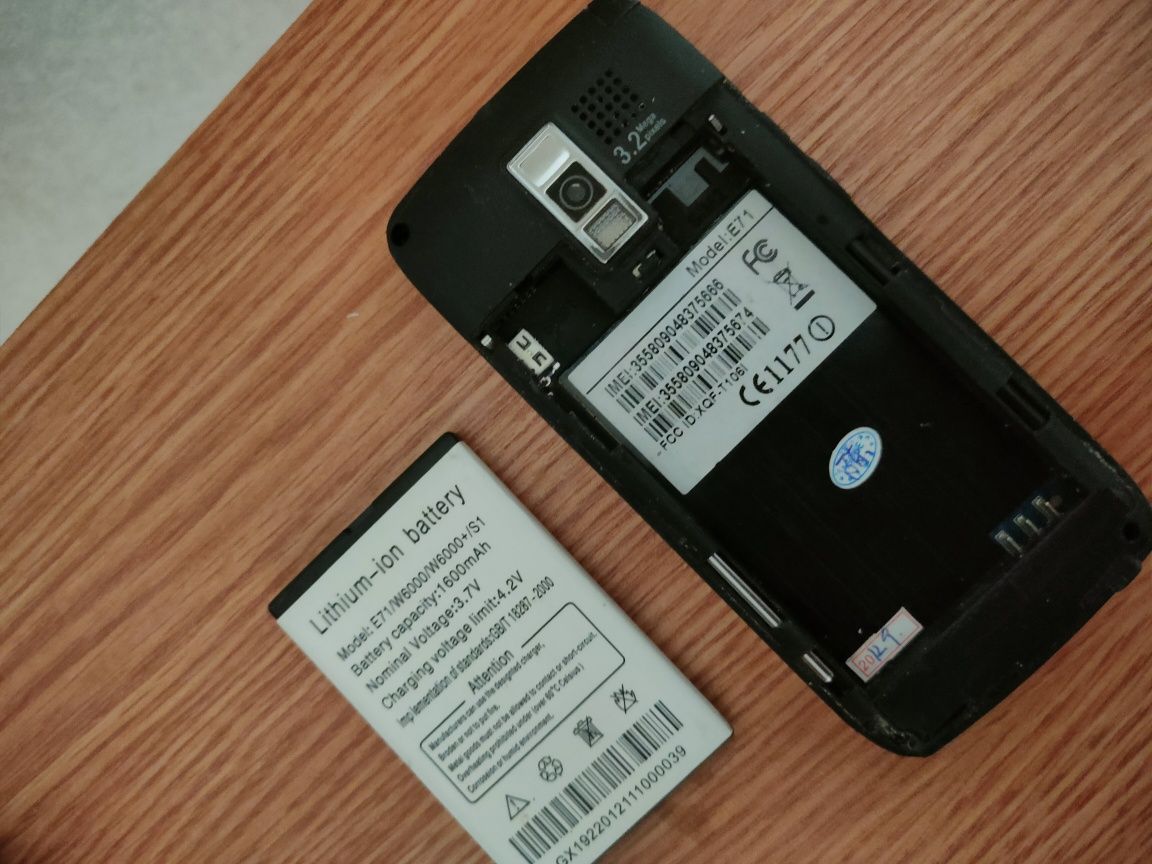Телефон Nokia Е71 сенсорно кнопочнийна запчастини