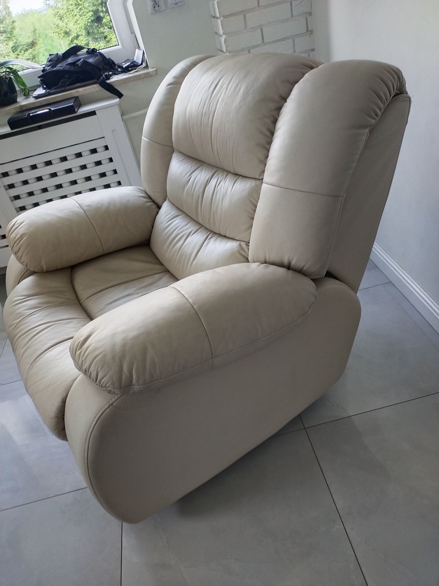 Bujany fotel z funkcją relax skóra naturalna