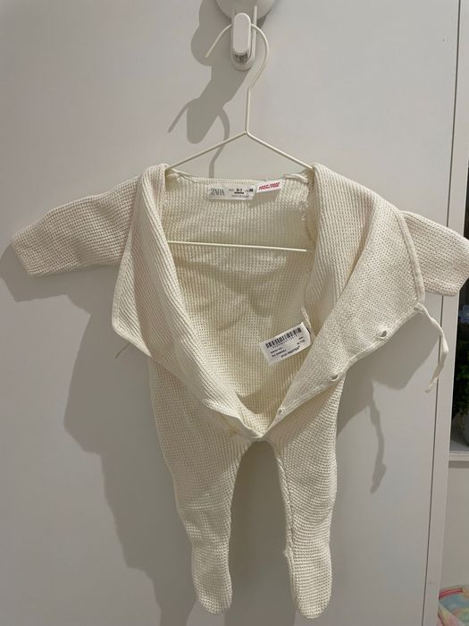 Pajacyk marki Zara dla niemowlaka