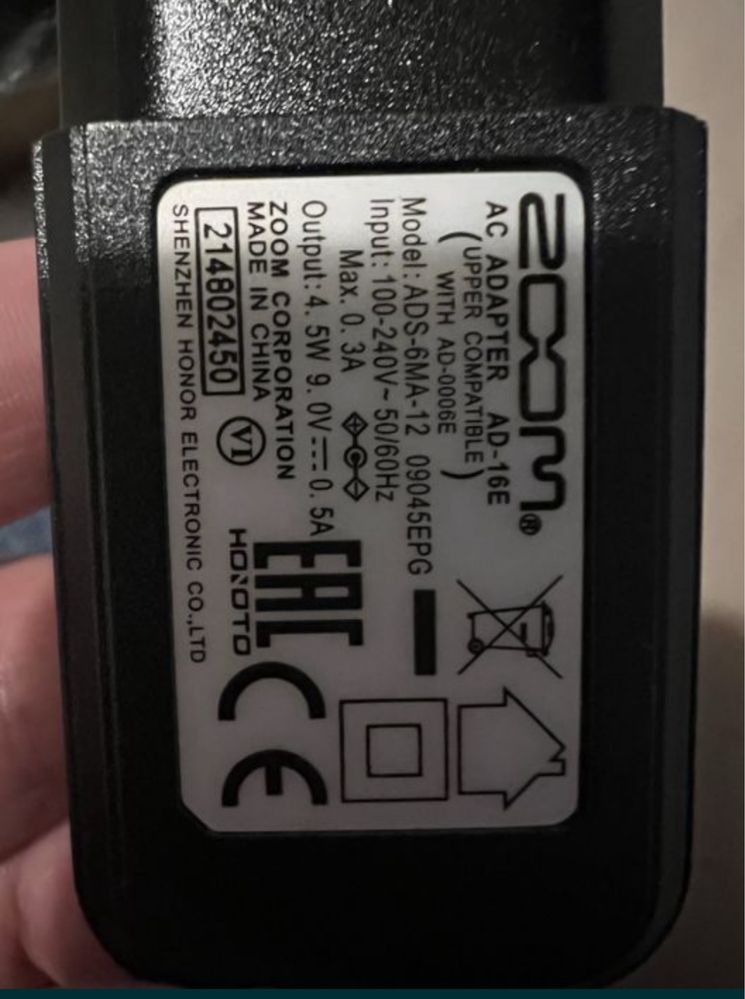 Zasilacz do efektów gitarowych Zoom AD16E 9V