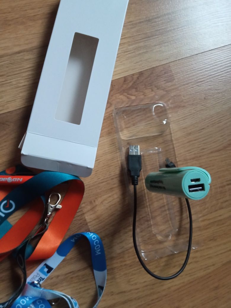 Powerbank 3000mAh, smycze - 2 sztuki, długopis