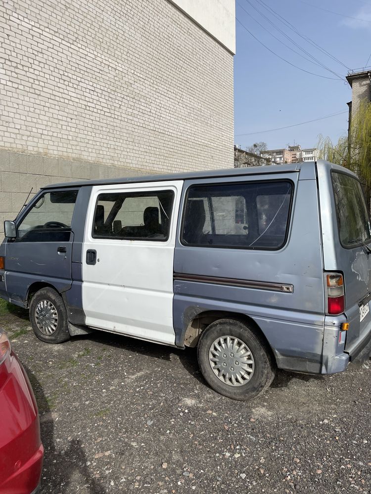 Автомобіль Mitsubishi l300