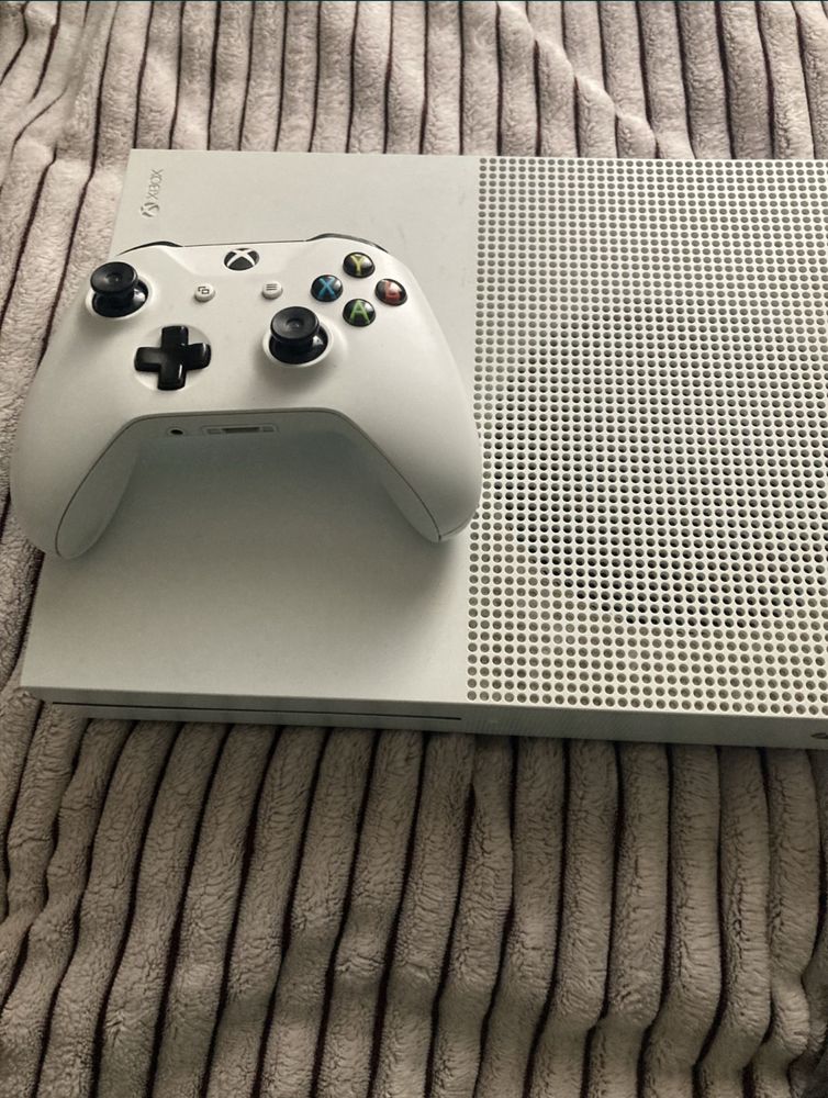 Продам Xbox one s 1tb