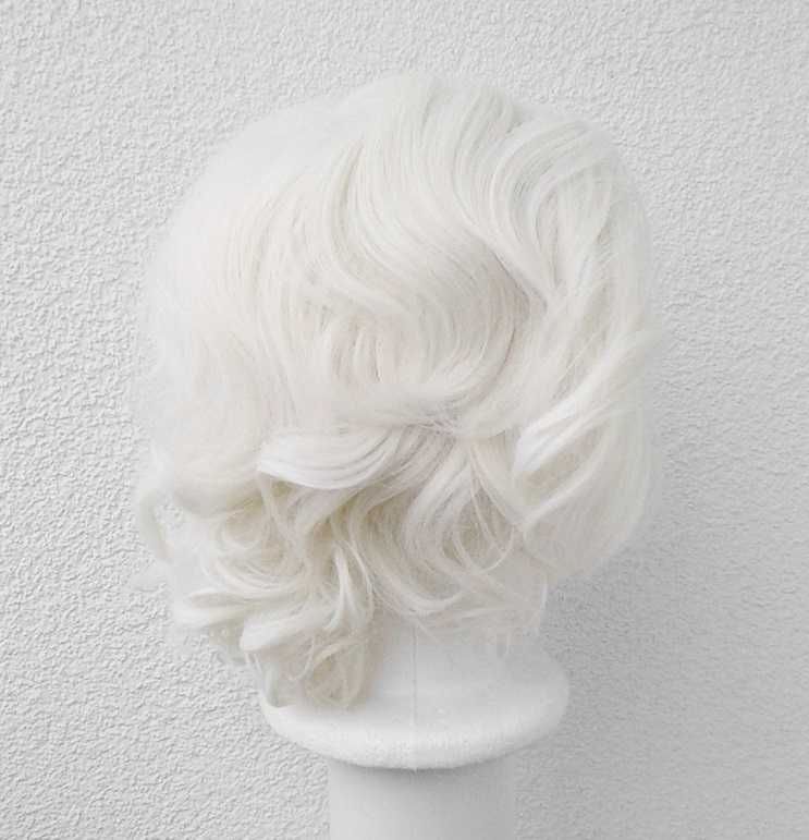 Blond platynowa peruka krótka z przedziałkiem cosplay wig