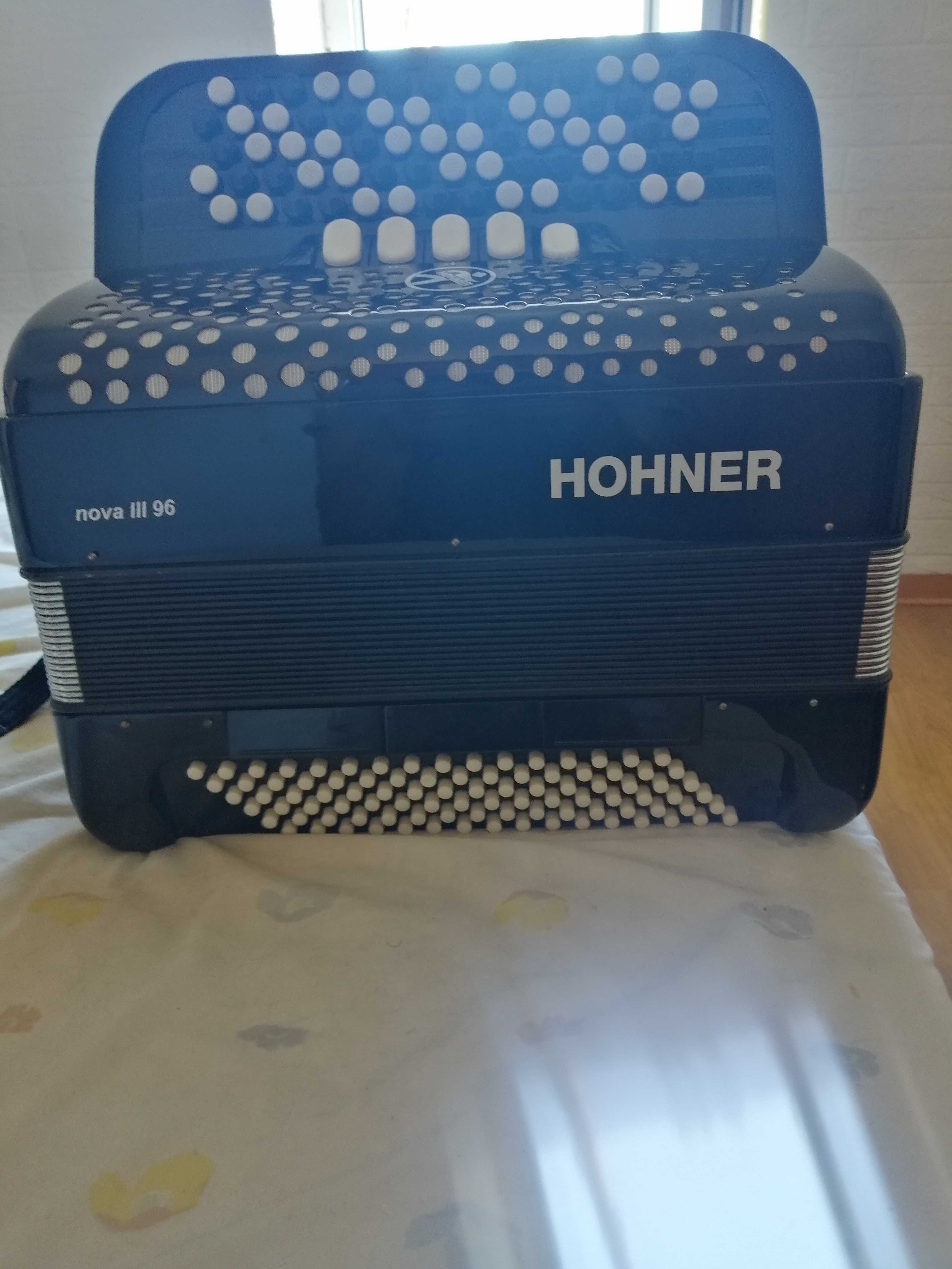 Acordeão Hohner nova III