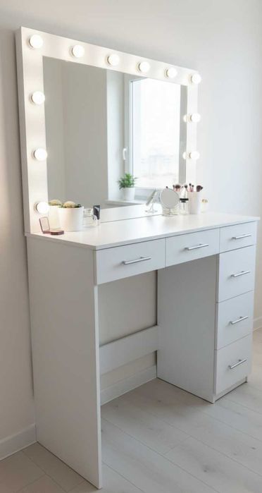 Професійний макіяжний туалетний столик з підсвіткою, під високий стул