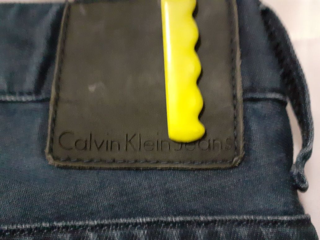 Męskie jeansy Calvin Klein Regular Slim 30