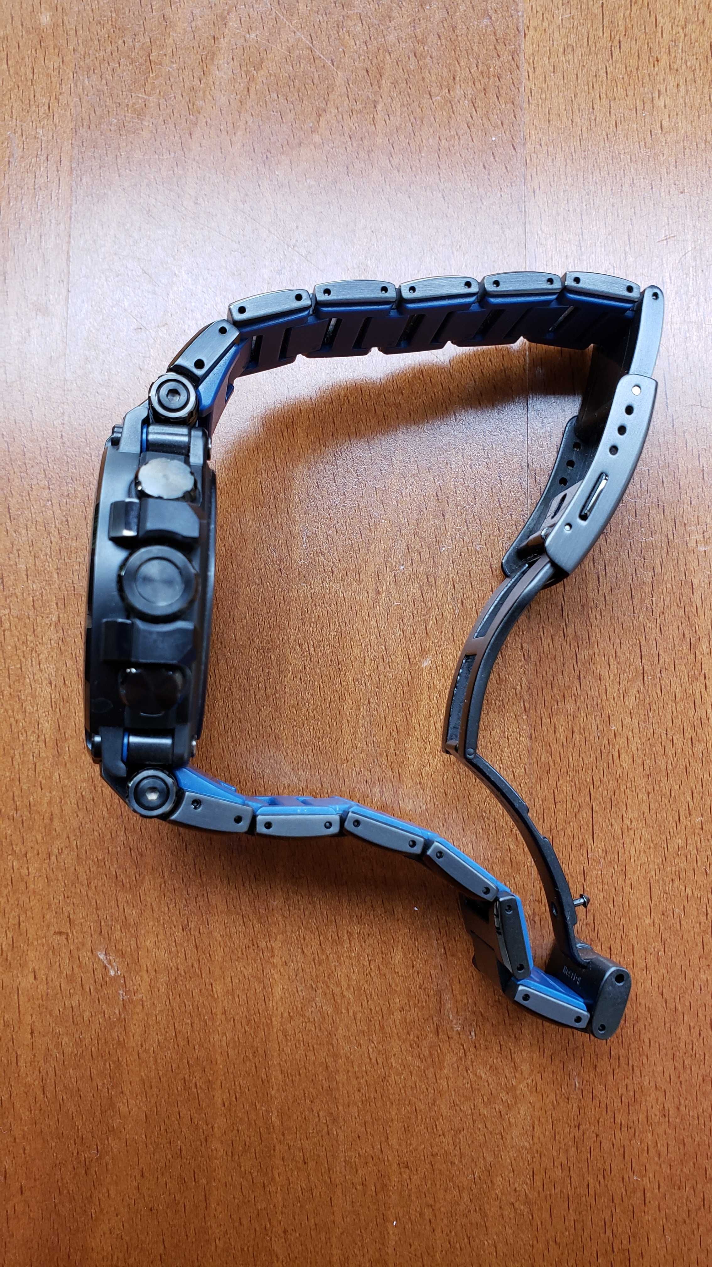 Чоловічий годинник Casio MTG-B1000BD-1AER.