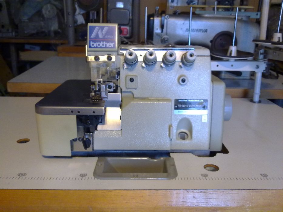 Микро Оверлок Brother Бразер 3х нитка под леску, швейная машина.