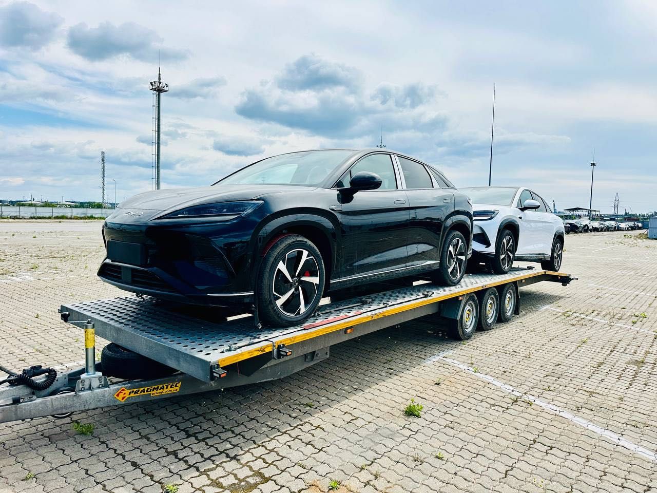 Послуги евакуатора по Україні Доставка авто з Європи Автовоз Евакуатор