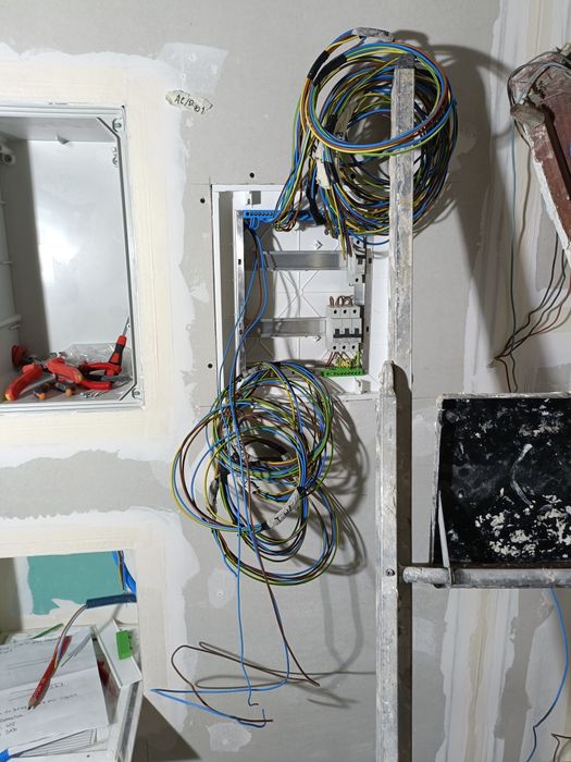 Eletricista reparações/montagens