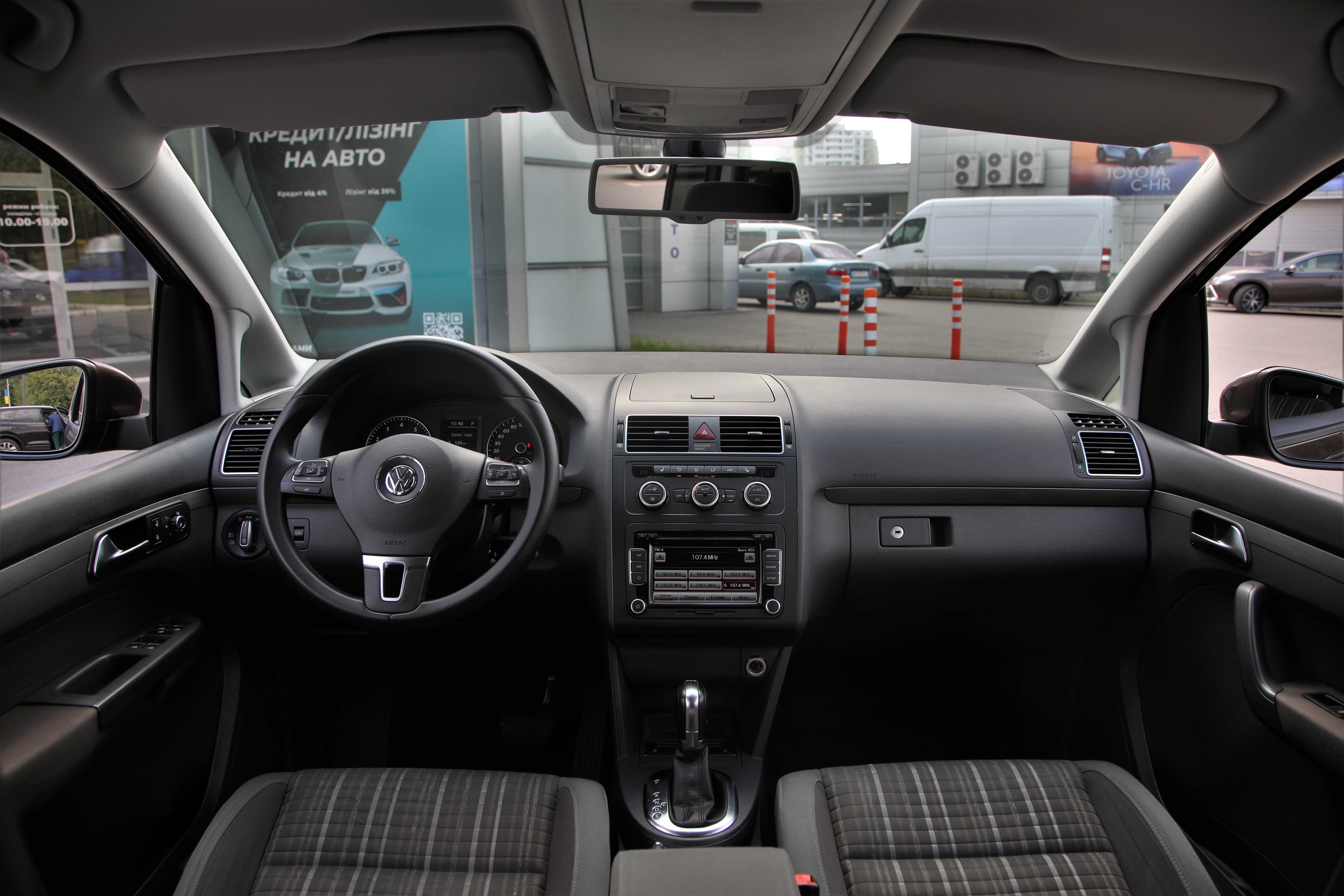 Офіційний Volkswagen Cross Touran 2012 року