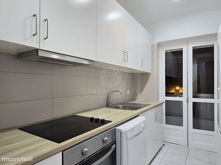 Apartamento T3, para arrendamento, localizado no 2º piso, com uma área