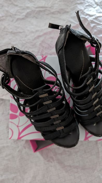 Sandália em excelente estado