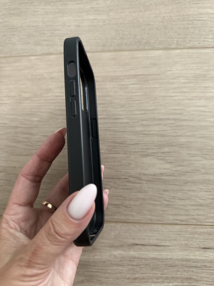 Etui iphone 14 pro Guess szare