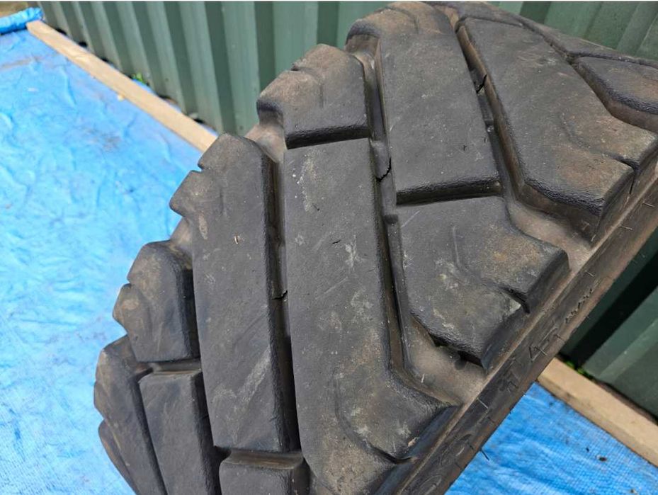 Opona Solideal 300 - R 15 Ed Plus 300-15 Nhs Dętkowa Opony