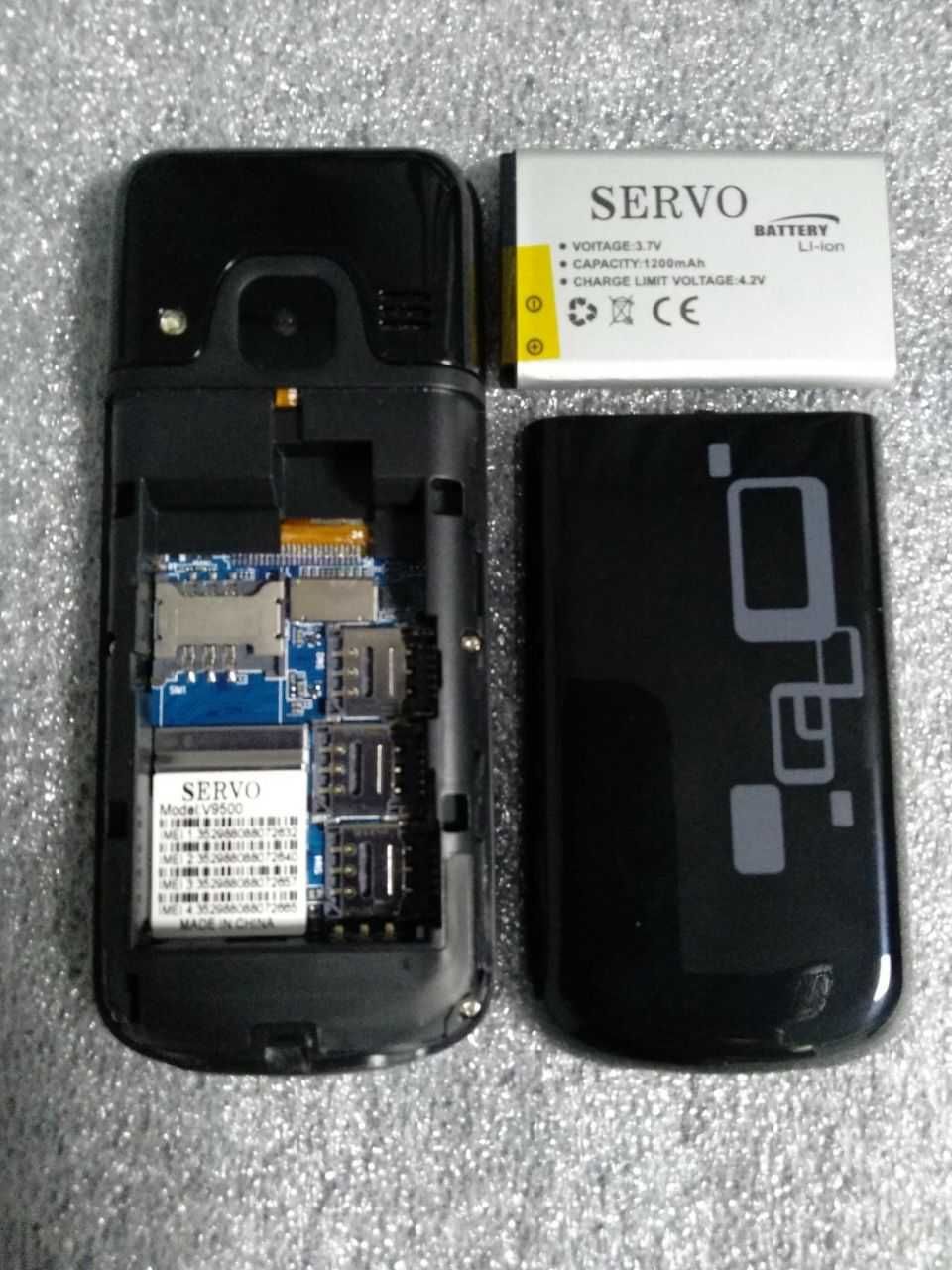 Телефон Servo, на 4 sim карти, кнопочний